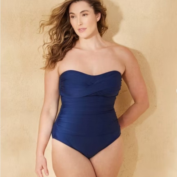 NWT Shade & Shore Women's Classic Twistfront One-Piece Swimsuit - Blue - Picture 7 of 9